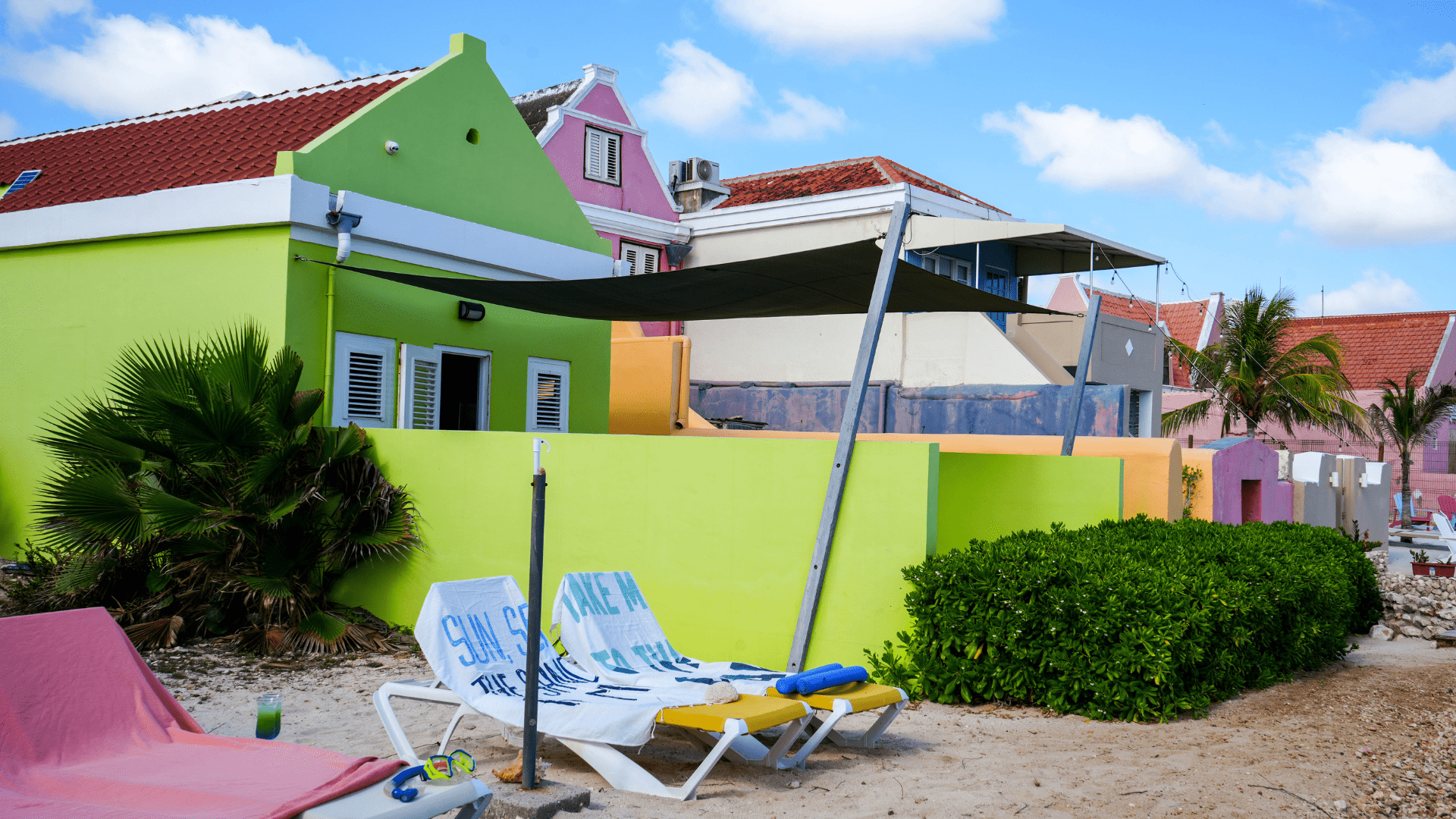 Beachfront Aqua Apartment with airport transfer support in Pietermaai Curaçao