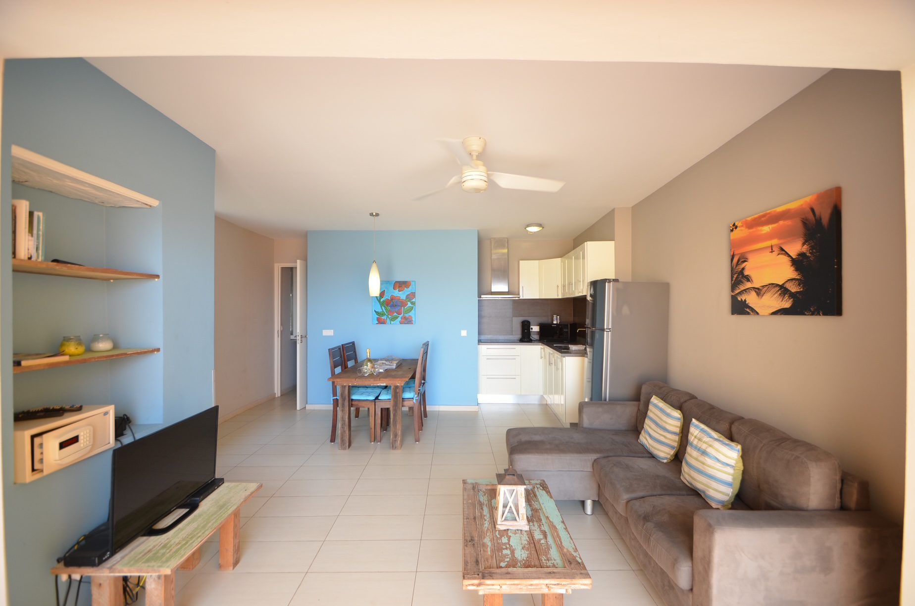 Ground floor oceanfront apartment Luna with private patio in Curacao