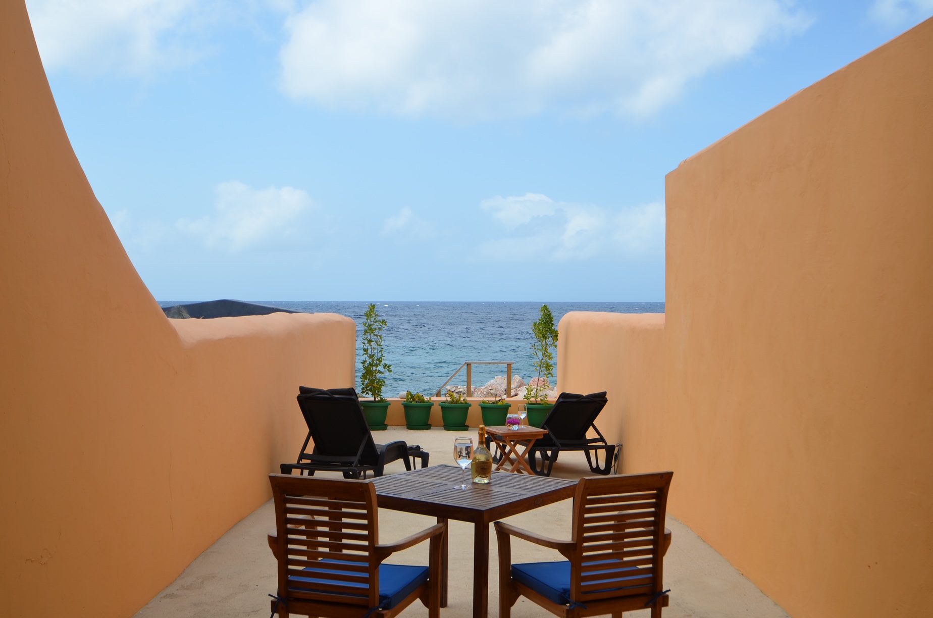 Luna apartment with private oceanfront patio and sea view in Pietermaai District, Curaçao