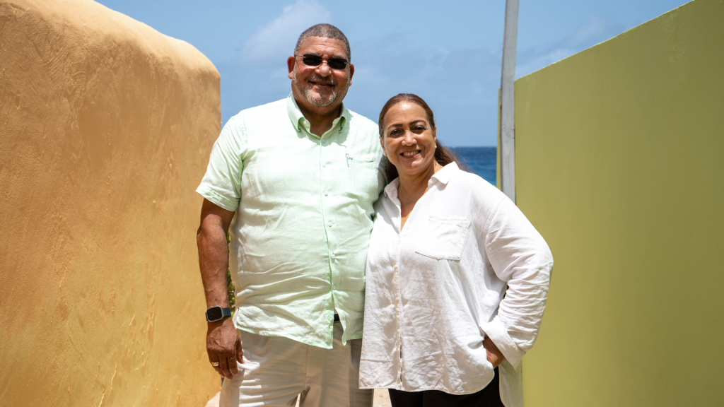 Don and Noëmie, hosts of Dushi Pietermaai Apartments, smiling in the Caribbean sun